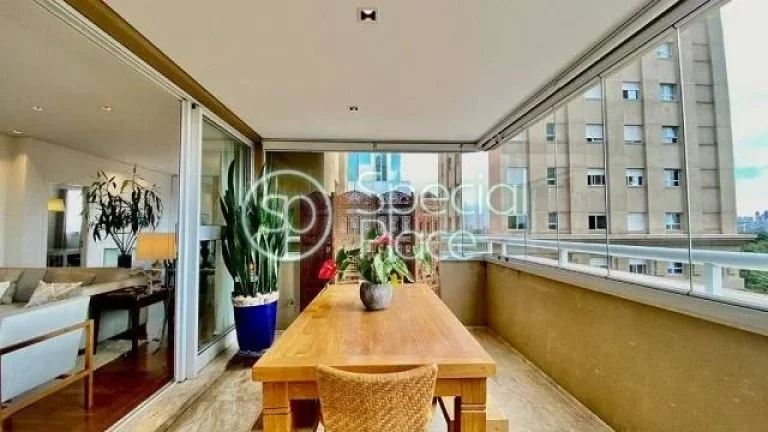 Imagem Lindo apartamento com 263m² de área privativa. São 4 dormitórios ( 4 suítes ) e 5 vagas na gara...