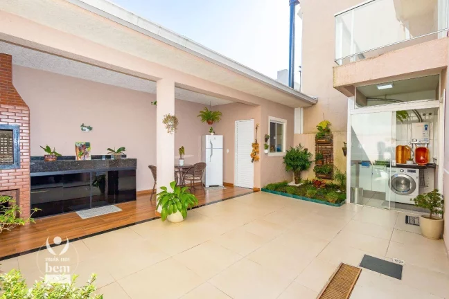 Imagem Sobrado com 3 dormitórios à venda, 162 m² por R$ 1.100.000,00 - Xaxim - Curitiba/PR