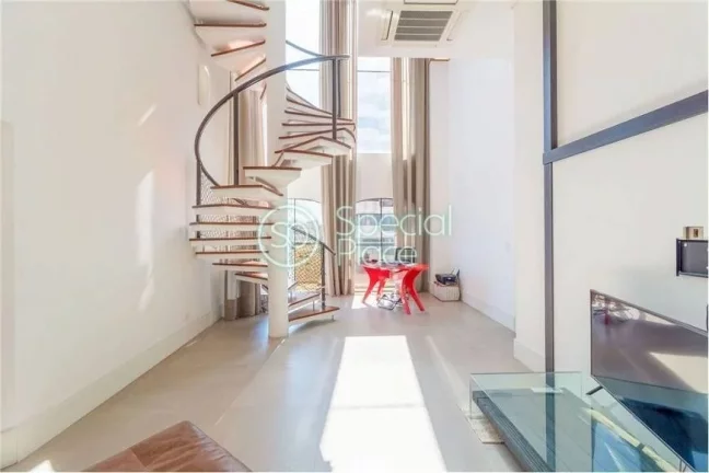 Imagem Cobertura com reforma moderna em Higienópolis. São 264m² de área privativa, 3 dormitórios ( tod...