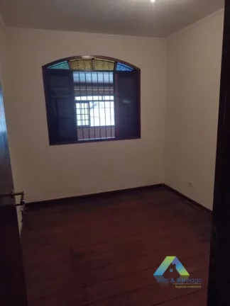 Imagem SANTO ANDRÉ Sobrado 198 metros, 3 dormitórios, 2 vagas com ótima localização e valor !!!