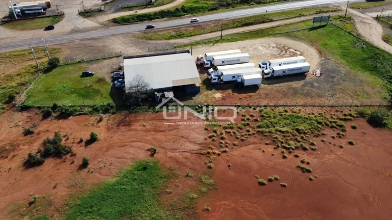 Imagem Terreno com Barracão Comercial Frente para BR