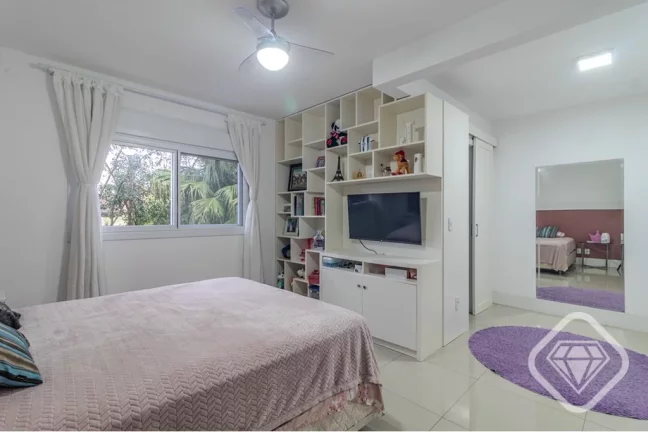 Imagem Casa com 4 dormitórios, 2 suítes, terraço e espaço gourmet no Tristeza

Casa em condomínio fech...
