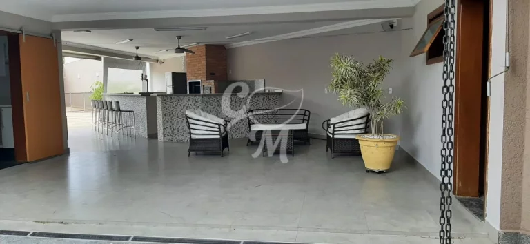 Imagem Casa com Piscina em Condomínio - VENDA / LOCAÇÃO