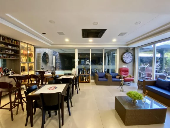 Amplo Sobrado de Luxo em Condomínio Fechado no Jd. Polo Centro!