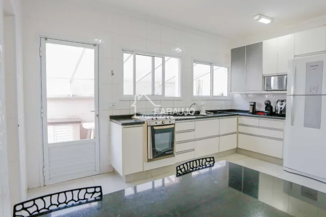 Imagem Casa em Condomínio à venda em Villa dos Inglezes com 330m² 3 suítes, 4 vagas