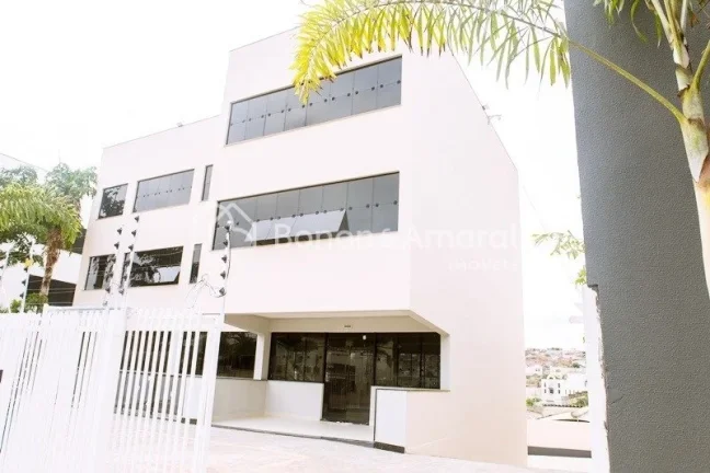 Imagem Venda de prédio comercial, no Jardim do Lago, em Campinas!
Zoneamento ZM 2.
Local de fácil acesso ...
