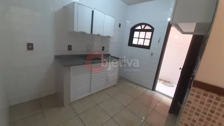 Imagem Casa tríplex a venda em condomínio com 3 quartos no Peró - Cabo frio