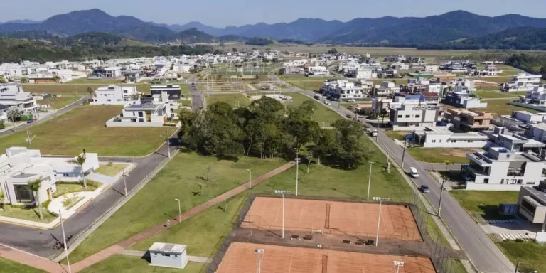 Imagem Casa personalizada com 4 dormitórios à venda sendo 4 suítes, 231.0 m² por - R$ 4.500.000,00 - Santa Regina - Camboriú/SC