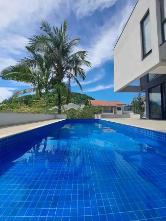 Imagem Casa moderna com 3 dormitórios sendo 1 suíte e 2 demi e 2 vagas, Ariribá - Balneário Camboriú/SC