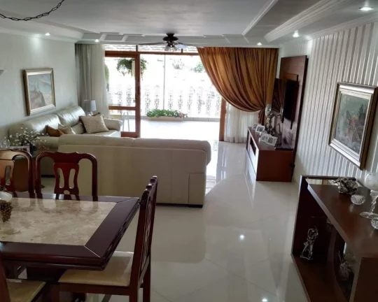 Imagem Vendo Sobrado 280 m² 04 dormitórios. uma suíte, 04 banhos e duas vagas FL38