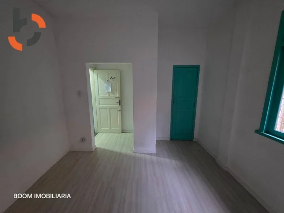 Sala Comercial na Galeria Central com Banheiro Privativo - No Coração de Nova Iguaçu