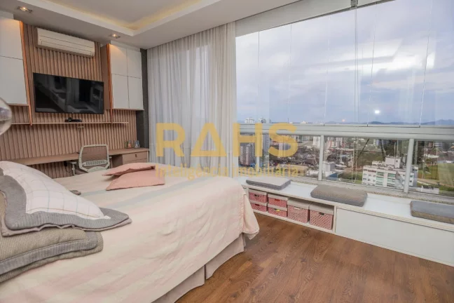 Imagem Cobertura Duplex com incríveis 500 m² privativos e 4 vagas de garagem. A cobertura conta com ampla...