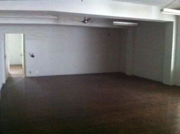 Imagem Barracão com 950m2 em ótima localização, no centro da cidade.Palace Imobiliária Ltda tem mais o...