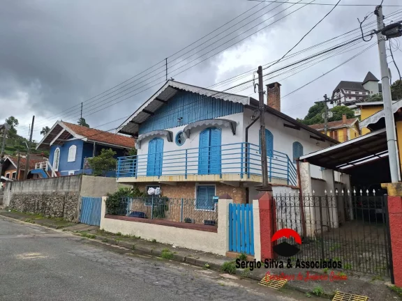 Casa a Venda na Região do Jaguaribe em Campos do Jordão-SP.