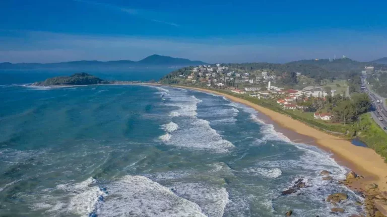 Imagem Terreno com 893m² em condomínio com heliponto e marina particular em Itapema/SC