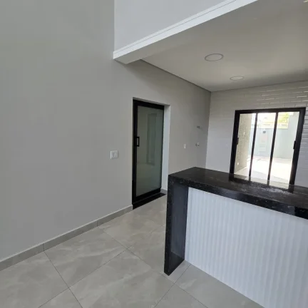 Imagem Casa em Condomínio à Venda em Sorocaba-SP Jardim Residencial Campos do Conde 4 Quartos, 1 Suíte, 3 Salas, 3 Banheiros, 4 Vagas, 184m².