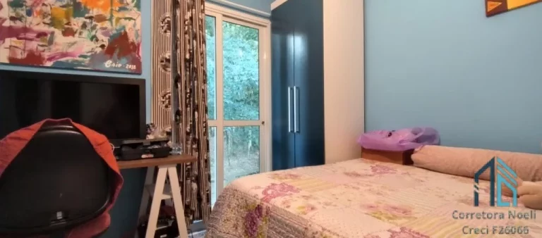 Imagem (ESTUDA PERMUTA) Chácara de 1000m2 de esquina com casa de 300m2, em ótima localização no Cascatinha/Santa Felicidade em Curitiba PR
