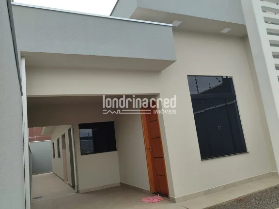 Imagem Casa com 2 quartos (1 suíte), sala com pé direito alto, copa, banheiro social e garagem coberta em lote de 126m² – Pronta para morar!