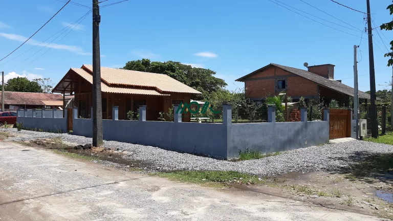 Imagem Casa com Piscina em Itapoá