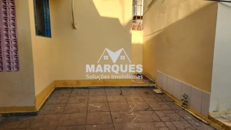 Imagem Oportunidade Ter. de 250m² com 2 Casas no Jd. Campos Verdes