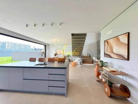 Imagem Sobrado com 04 suítes, 220m² mobiliado e decorado