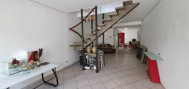 Imagem Casa de uso misto com 2 andares e 170metros quadrados aproximadamente. O primeiro andar do imóvel c...