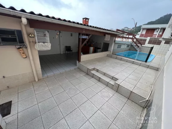 Imagem Casa com Piscina na Trindade