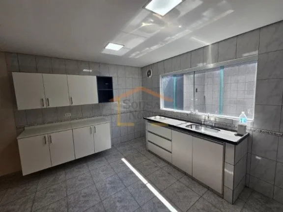 Imagem Sobrado de 160 m² com 3 dormitórios, sendo 1 suíte e 2 quartos no corredor, além de 1 banheiro n...
