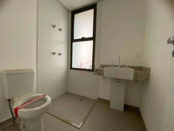 Imagem Apartamento três suítes, varanda espaçosa e duas vagas de garagem a venda no Brooklin.