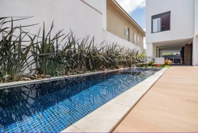 Imagem Luxuosa mansão de 4 quartos e 4 suítes no Jardim Europa, São Paulo-SP: 5 salas, 6 banheiros, 4 vagas, 415m². Venha conhecer!