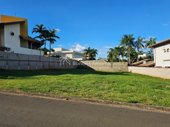 Imagem Oportunidade de negócio!
Terreno de 900 m², sol da manhã, bem localizado no meio da quadra em con...