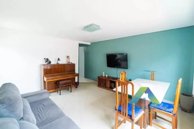 Imagem CASA TÉRREA COM 3 DORMITÓRIOS E 4 VAGAS EM VILA SANTA CATARINA/SP!