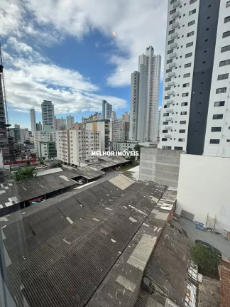 Imagem Apartamento com 02 dormitórios mobiliado e decorado á venda no centro de Balneário Camboriú.