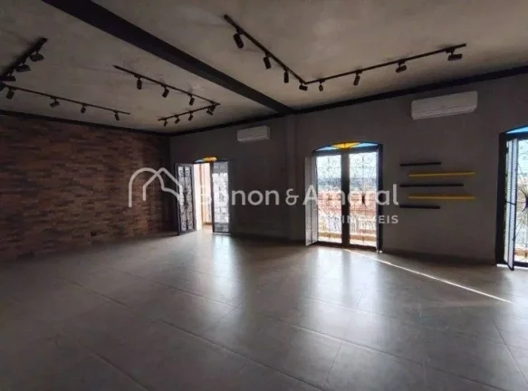 Imagem ESTA LINDA CASA ESTÁ A VENDA E PODE SER SUA. IMAGINE USUFRUIR COM SUA FAMÍLIA DESTA RESIDÊNCIA ES...
