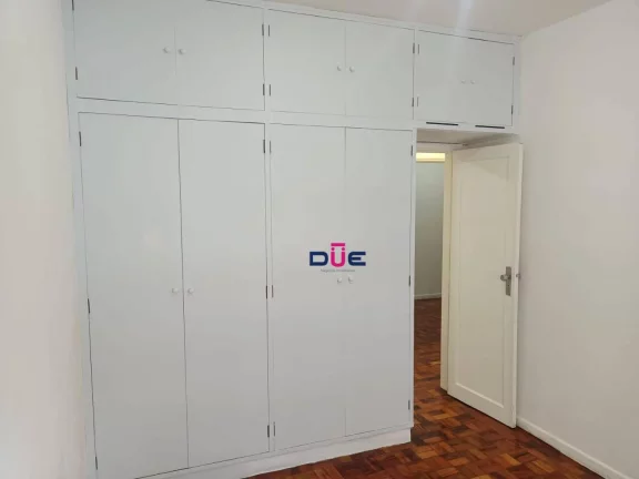 Imagem Apartamento Reformado com 3 Dormitórios e Garagem Privativa em Santos