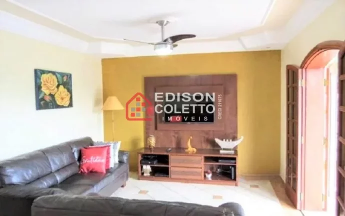 Imagem Casa de frente para área verde, Parque Santa Cecília com 3 dormitórios.