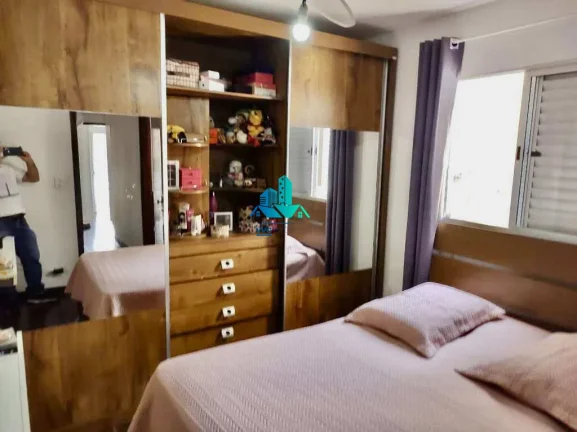 Imagem Sobrado em Condomínio com 3 Vagas — Espaço e Conforto para Sua Família!
