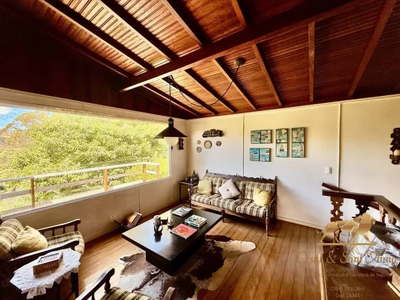 Imagem Linda Casa a venda em área arborizada em Campos do Jordão