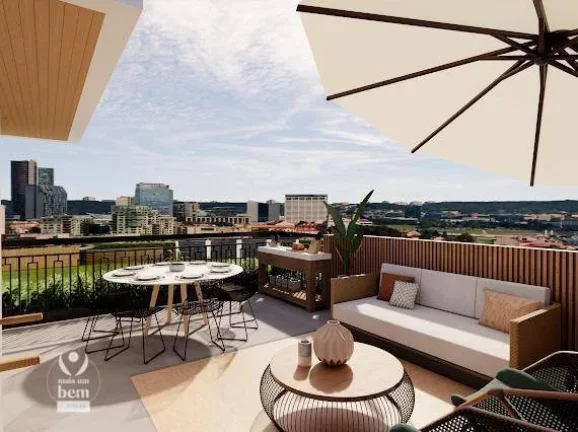 Imagem Estuda Permuta - Sobrado Triplex em Condomínio Fechado - 3 quartos, suíte, terraço gourmet e 3 vagas à venda no Jardim Social