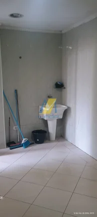 Imagem Casa Imponente com 2 Dormitórios, sacada ampla.