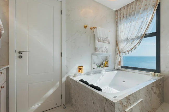 Imagem Apartamento com 4 dormitórios à venda sendo 4 suítes, 166.0 m² por - R$ 7.788.000,00 - Meia Praia - Itapema/SC