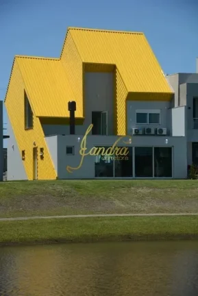 Imagem Sobrado condomínio fechado com 04 suites