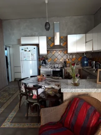 Imagem Casa com apartamento conjugado 5 dormitórios no Parque das Américas, em Uberaba