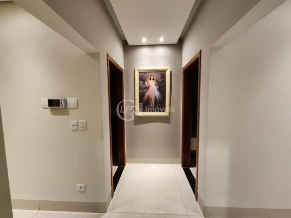 Imagem Casa à venda em Campo Grande-MS, bairro Amambaí: 3 quartos, 2 suítes, 3 salas, 2 banheiros, 3 vagas de garagem, 260m² de área.