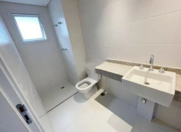 Imagem Apartamento 130M², 3Q, 3 Suítes, 4 Banheiros, 2 Vagas, Piscina Climatizada, Infantil e Raia de 25M, Sauna, Salão de Festas e Jogos, Churrasqueira.