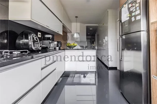 Imagem Apartamento em rua tranquila da Vila Madalena com 4 suítes e 5 vagas, 210m²