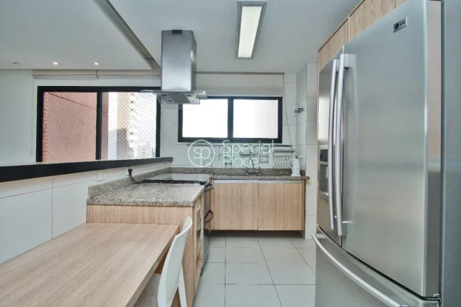 Imagem Excelente apto no Panamby - Área: 184,00m² - Amplo living com pé direito duplo ( persianas automa...