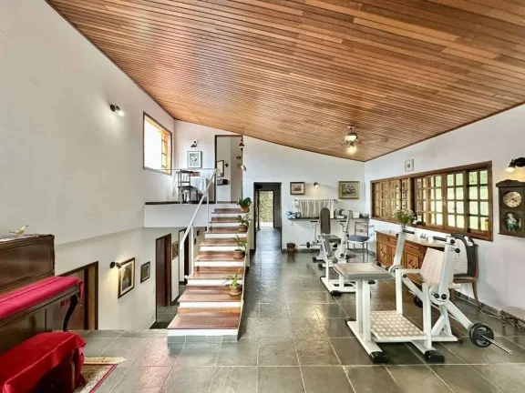 Imagem Rua das Granjas (Miolo) - 4 dorm / 2 sts, linda vista!