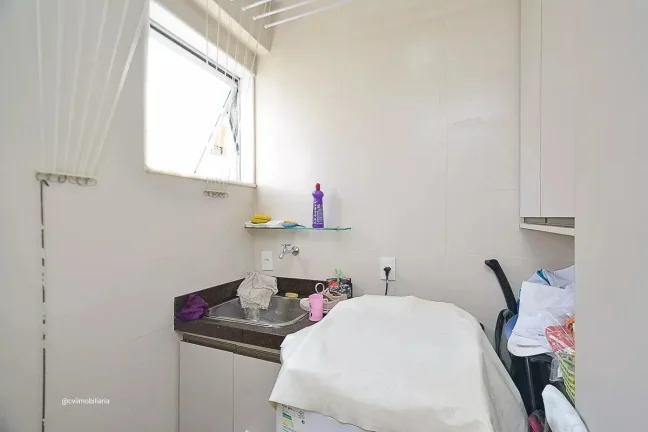 Imagem Localizado no charmoso bairro da Savassi, este apartamento mobiliado oferece uma experiência de mor...