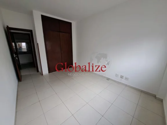 Imagem Apartamento à venda com 108m², 3 quartos, 3 banheiros, sala ampla, quadra da praia, garagem por R$495.000,00 no Boqueirão em Santos